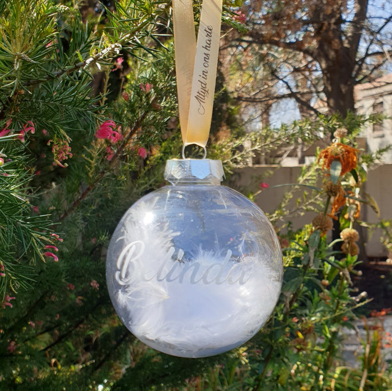 Bauble - In Remembrance - with gold ribbon and white feathers - Personalised