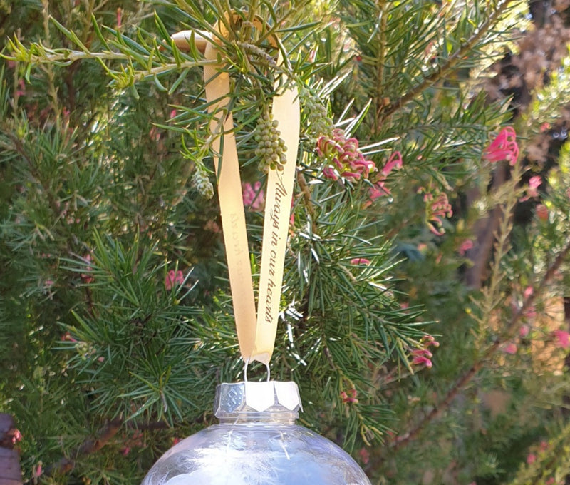 Bauble - In Remembrance - with gold ribbon and white feathers - Personalised