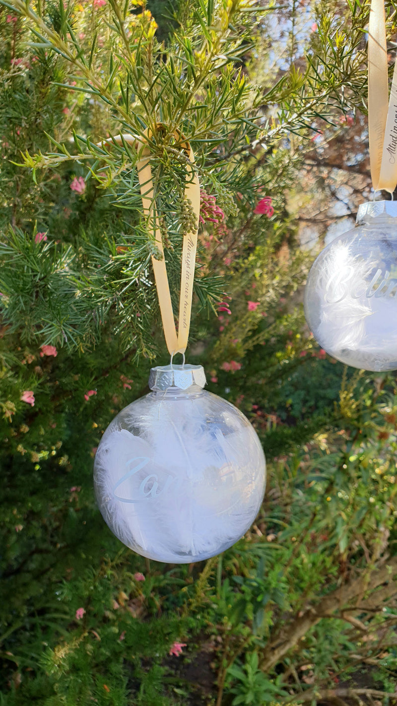 Bauble - In Remembrance - with gold ribbon and white feathers - Personalised